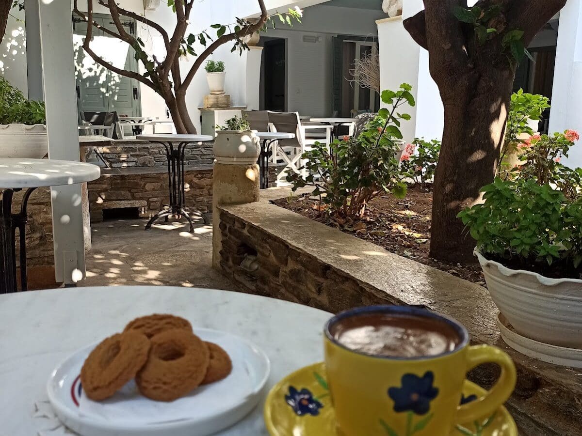 ΜΟΥΣΕΣ TINOS FAMILY ROOMS / MOUSES TINOS FAMILY ROOMS