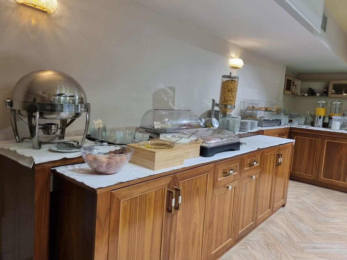ΝΤΙΝΑS HOTEL - ΑΣΚΛΗΠΙΟΥ&ΚΑΡΑΝΑΣΙΟΥ 1, 42100  ΤΡΙΚΑΛΑ