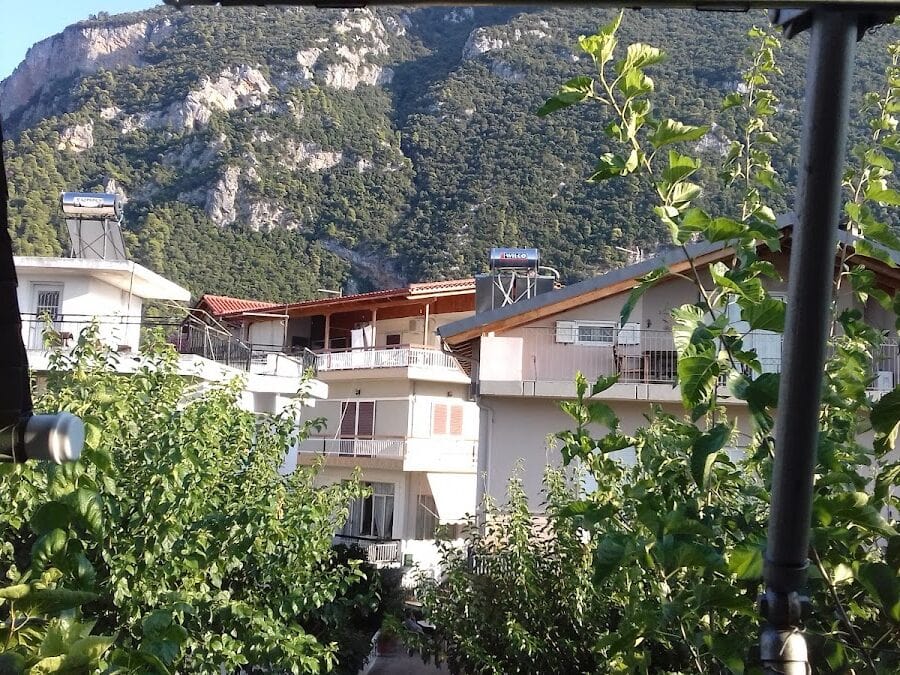 ΙΟΝ - ΑΘ. ΔΙΑΚΟΥ 5, 35008  ΚΑΜΜΕΝΑ  ΒΟΥΡΛΑ
