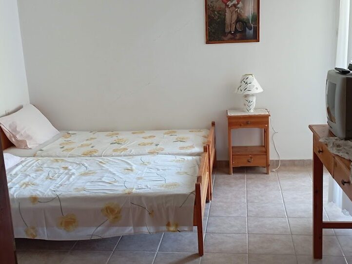 ΒΙΛΑ ΖΩΗ - ΑΓΙΟΣ ΣΕΡΑΦΕΙΜ 1, 35009  ΜΩΛΟΣ