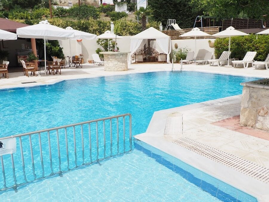 LEONIDAS APARTMENTS AND SUITES 2 - ΜΟΛΑ ΚΑΛΥΒΑ 0, 63077  ΚΑΣΣΑΝΔΡΕΙΑ