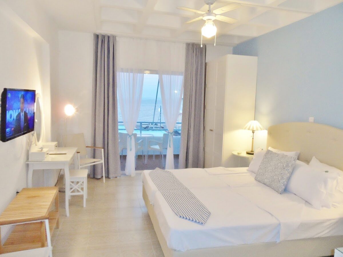 SEAFRONT STUDIOS AND APARTMENTS - ΜΗΤΡΟΠΟΛΙΤΗ ΠΑΝΤΕΛΕΗΜΟΝΟΣ ΦΩΣΤΙΝΗ 31, 82100 ΛΕΙΒΑΔΙΑ ΧΙΟΣ