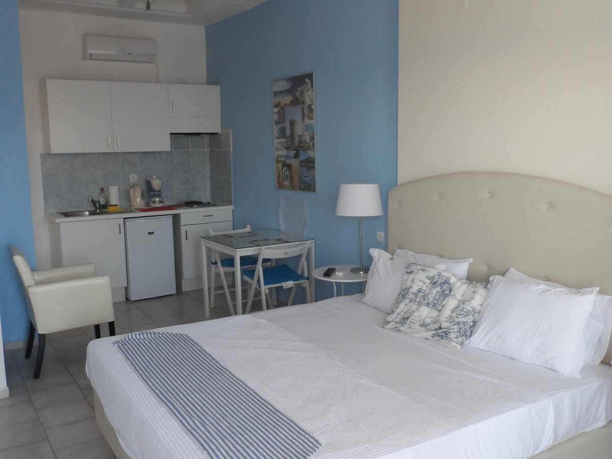 SEAFRONT STUDIOS AND APARTMENTS - ΜΗΤΡΟΠΟΛΙΤΗ ΠΑΝΤΕΛΕΗΜΟΝΟΣ ΦΩΣΤΙΝΗ 31, 82100 ΛΕΙΒΑΔΙΑ ΧΙΟΣ