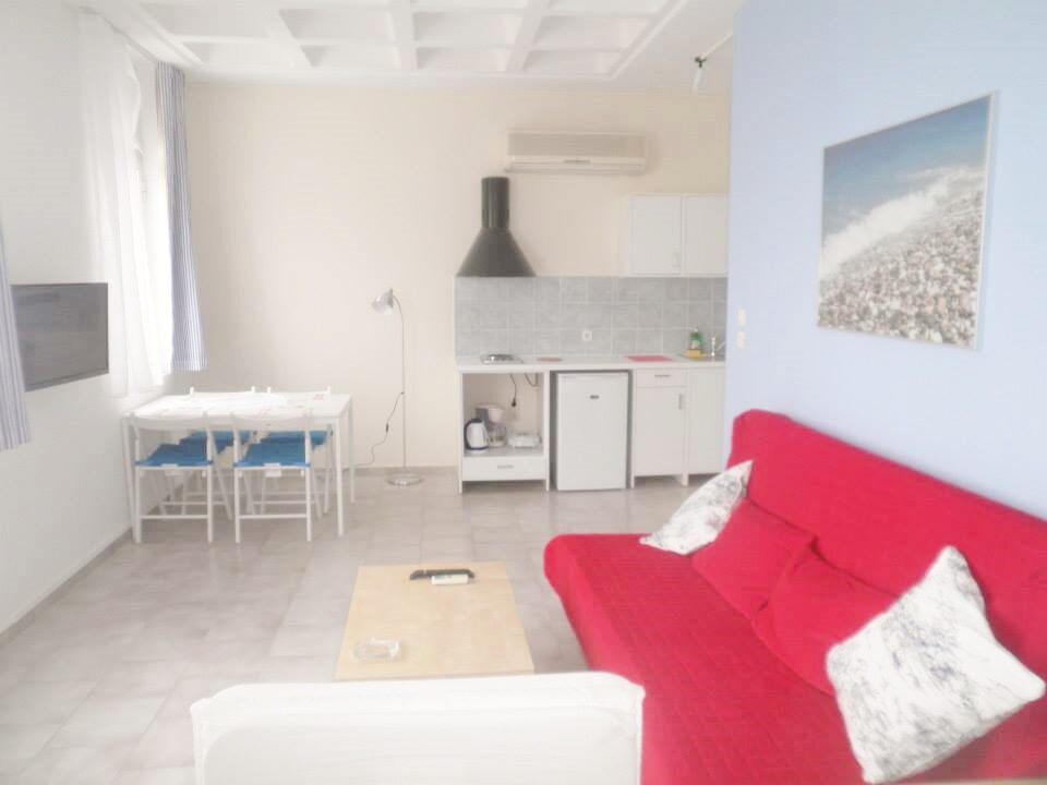 SEAFRONT STUDIOS AND APARTMENTS - ΜΗΤΡΟΠΟΛΙΤΗ ΠΑΝΤΕΛΕΗΜΟΝΟΣ ΦΩΣΤΙΝΗ 31, 82100 ΛΕΙΒΑΔΙΑ ΧΙΟΣ