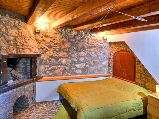 THEA VENTURES SA - KARFAS 0, 82100 AGIOU MINA, THYMIANA CHIOS