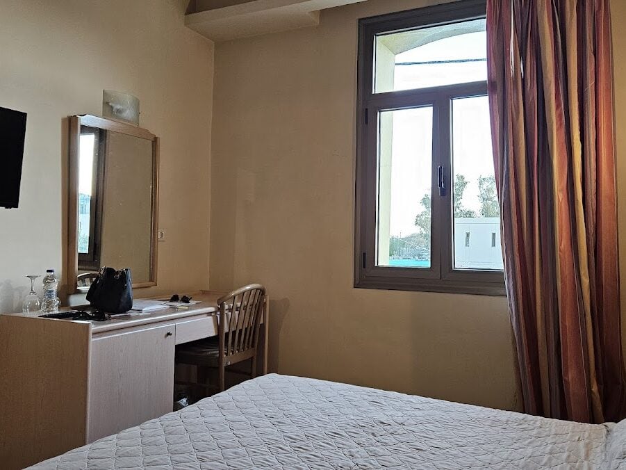 GRECIAN CASTLE HOTEL AND STUDIOS - 6 ENOSEOS AVENUE, 82100 THESI PSOMI BELLA VISTA CHIOS