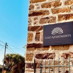 CLIO APARTMENTS - ΠΟΙΗΤΗ ΡΙΤΣΟΥ  24, 82100 ΦΡΑΓΚΑΒΟΥΝΙ  ΧΙΟΣ