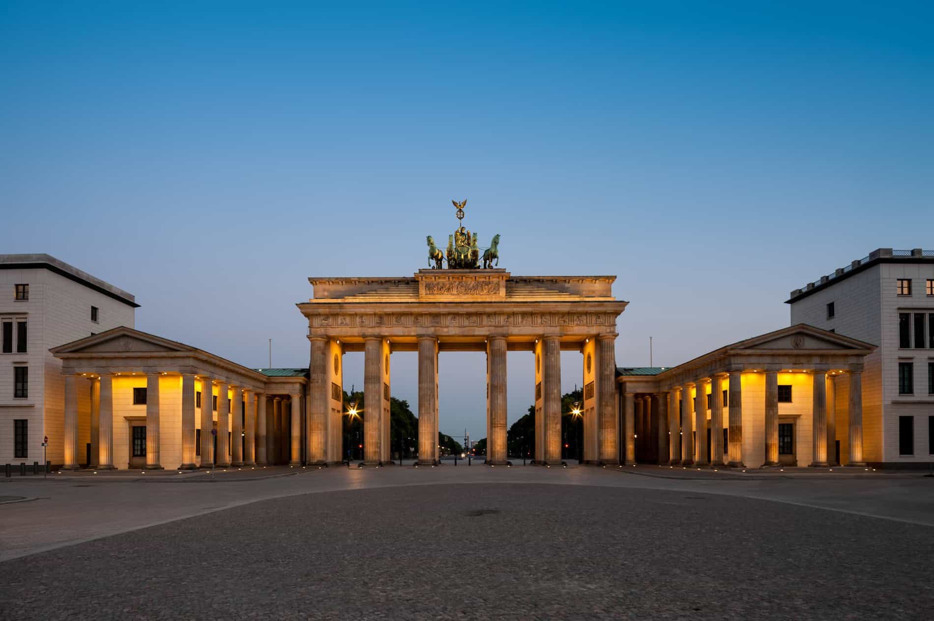 View of the Brandenburger Tor and courtyard in Berlin