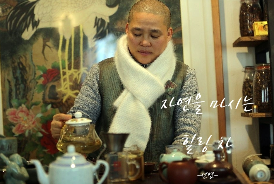 A Buddhist monk drinking tea during meditation in a Korean temple.
