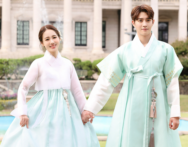 Korean man and woman wearing traditional hanbok outfits