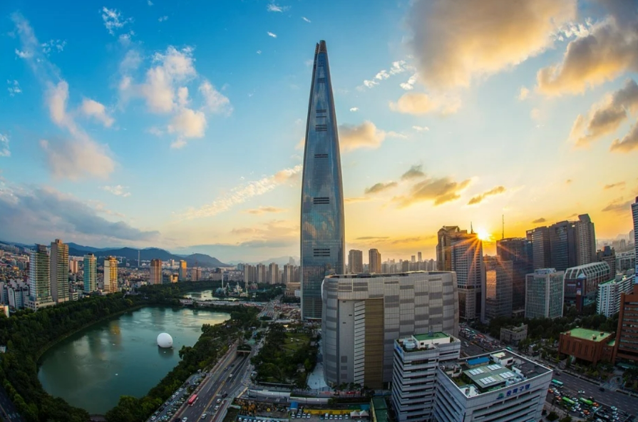 Lotte World Tower illuminated in Seoul’s skyline.