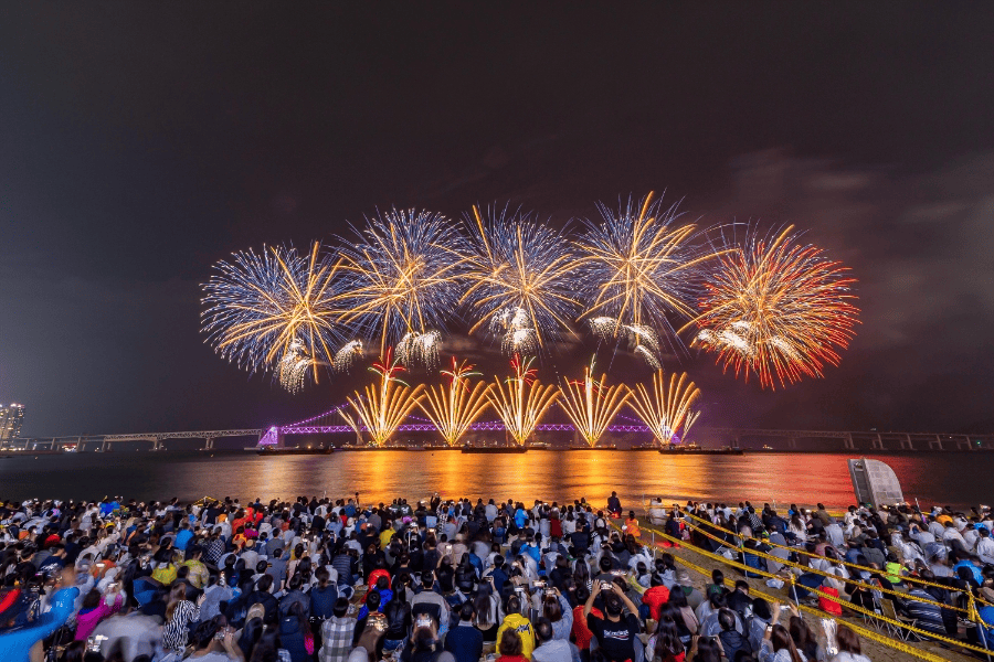 Famous fireworks festivals in Korea including Seoul Fireworks Festival and Busan Fireworks Festival