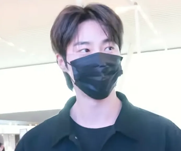 A closer view of Byeon Woo-seok looking to the side
