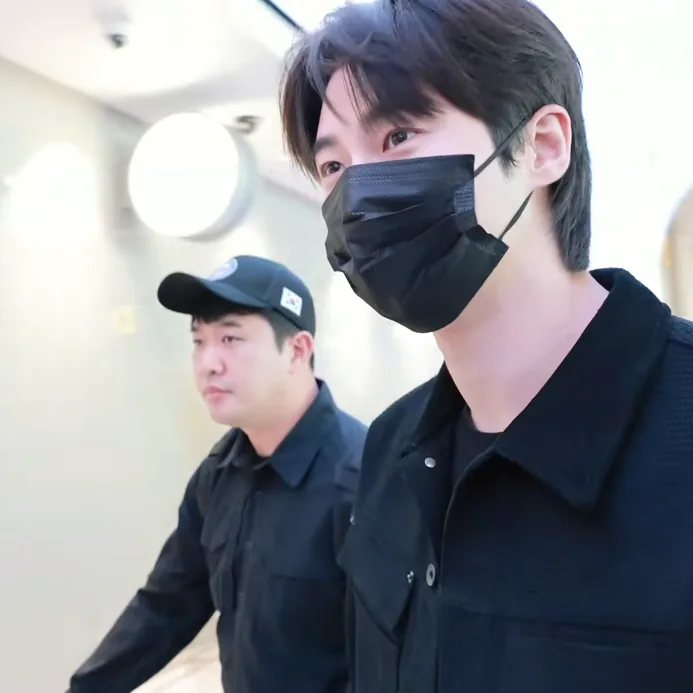 Side view of Byeon Woo-seok wearing a black mask