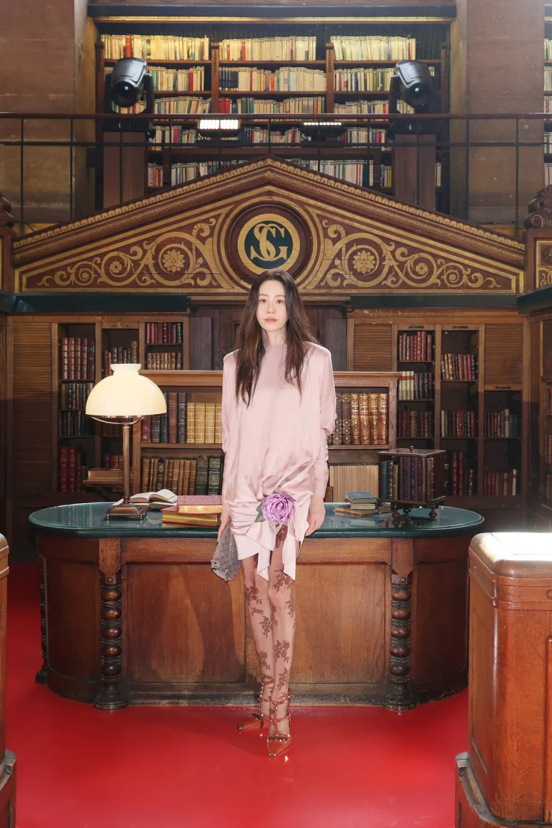 Go Hyun-jung posing indoors in her pink dress