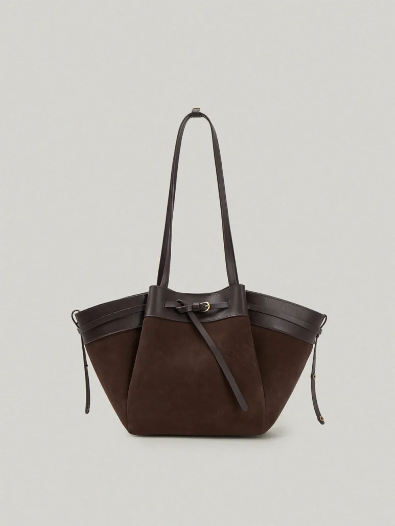 Brown ANTHOS shoulder bag pictured in the original Korean post