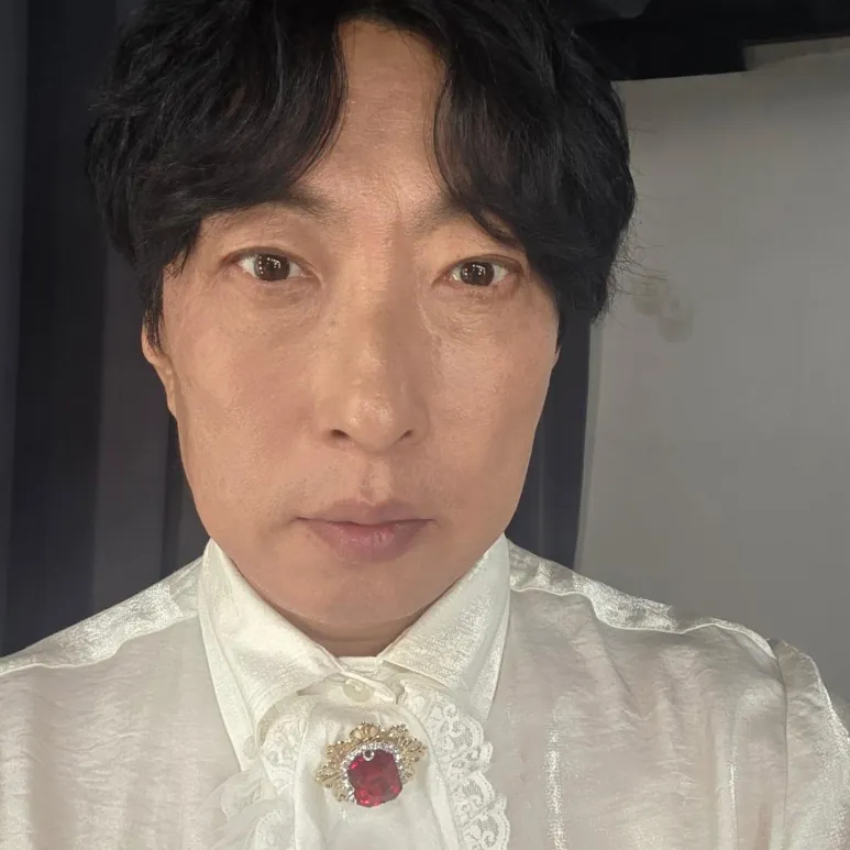 A portrait of Park Myung-soo included in the source post
