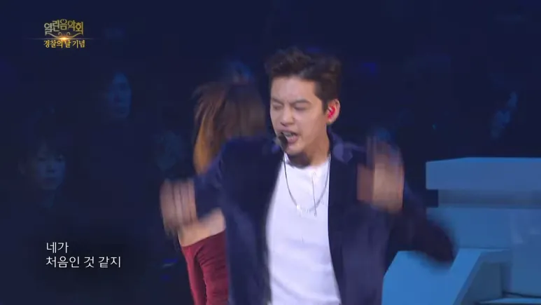 SE7EN performing onstage in an image included in the source
