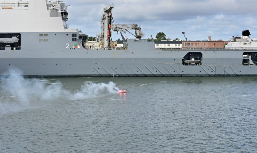 Drenkelingen in het water tijdens demonstratie Marinedagen 2022