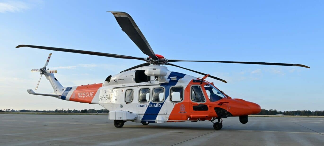 Kustwachthelikopter AW189 op het platform Den Helder