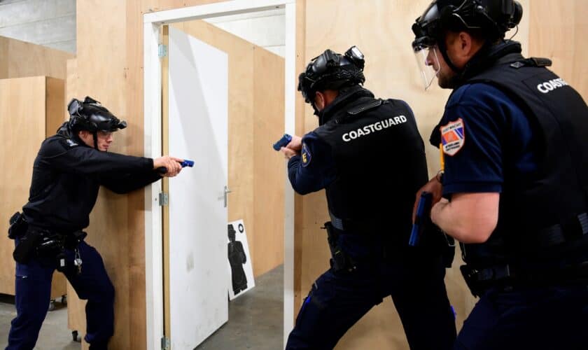 Boarding Officers van de politie, douane en Koninklijke Marechaussee trainen samen.