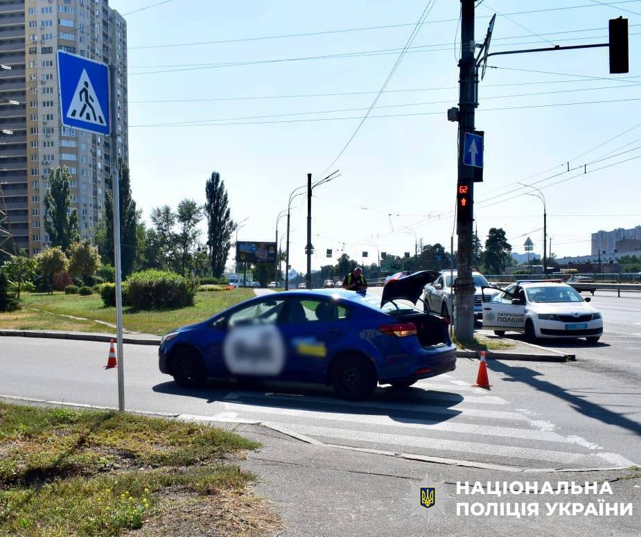У Києві таксист збив 89-річну жінку на переході у день її народження У Києві таксист збив 89-річну жінку на переході у день її народження
