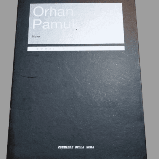 Libro di Orhan Pamuk con copertina nera elegante.