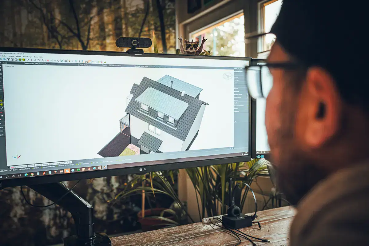 Der Inhaber von Lauffer Holzbau-Zimmerei - Steffen Lauffer - plant ein Einfamilienhaus im 3D-Programm