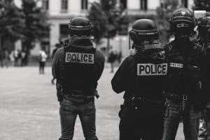 Photo Violence, Police