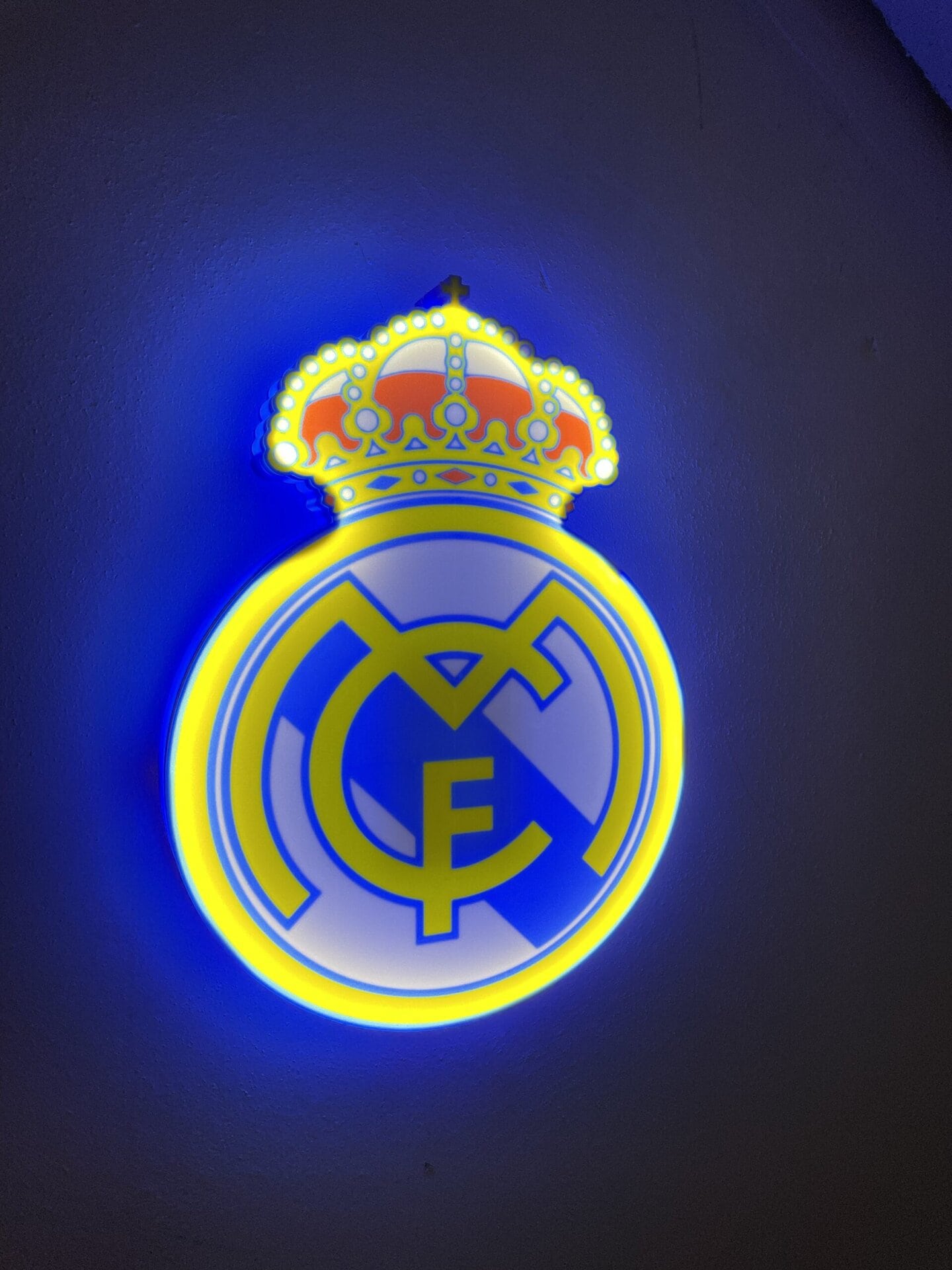 Real Madrid LED-Lampe Wanddeko mit Logo – Fan Geschenk