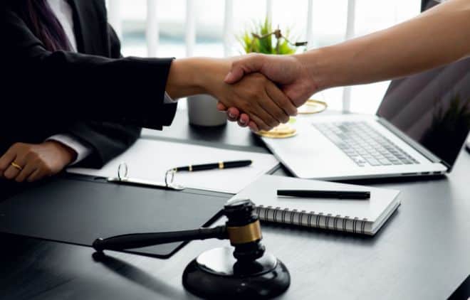 Immigration attorney vs. notary public: Making the right choice for your immigration case