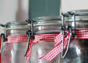 Lire la suite à propos de l’article Comment coller des étiquettes sur vos bocaux en verre ?