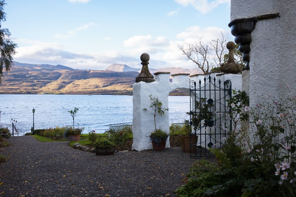 Letterewe lodge by the lake outside view
