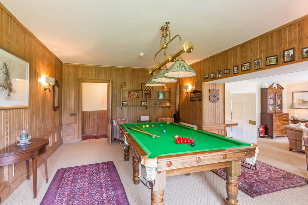Luxury lounge with Snooker lounge