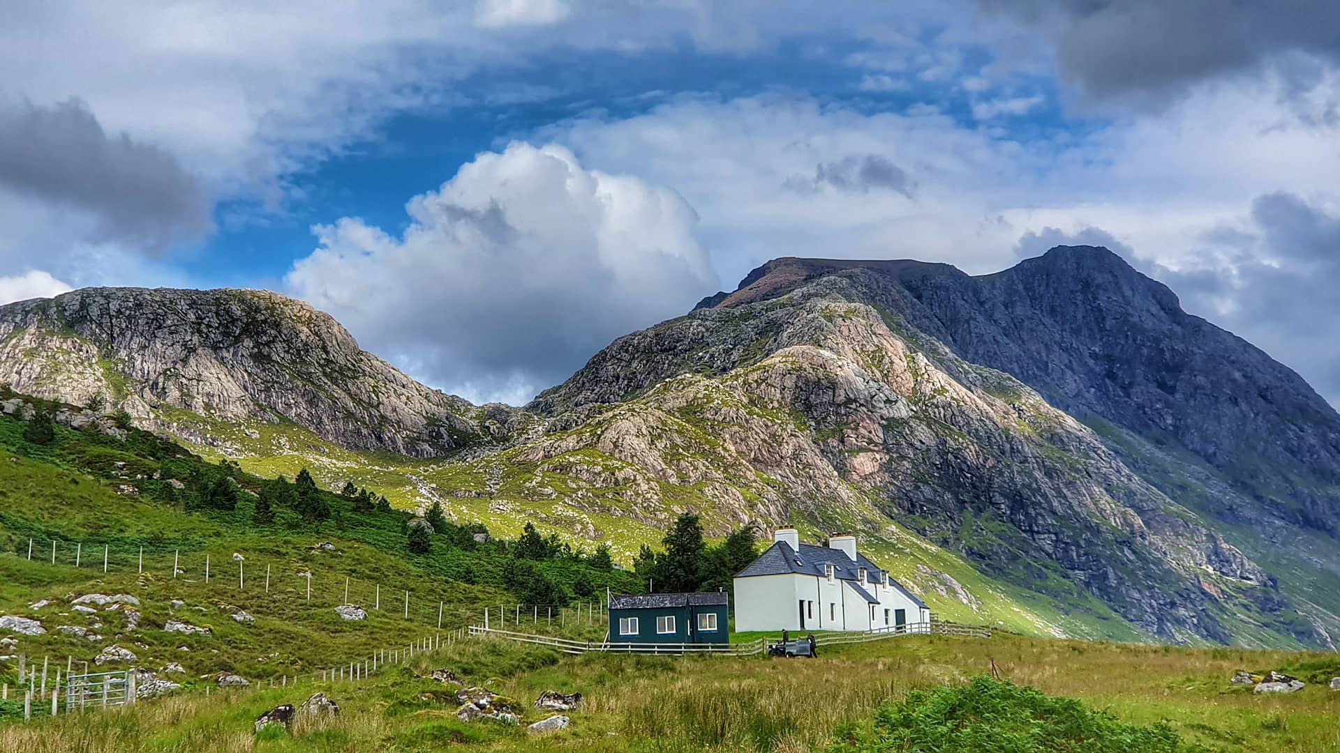 Carnmore - Private lodge by the lake for rent Carnmore - Private lodge by the lake for rent