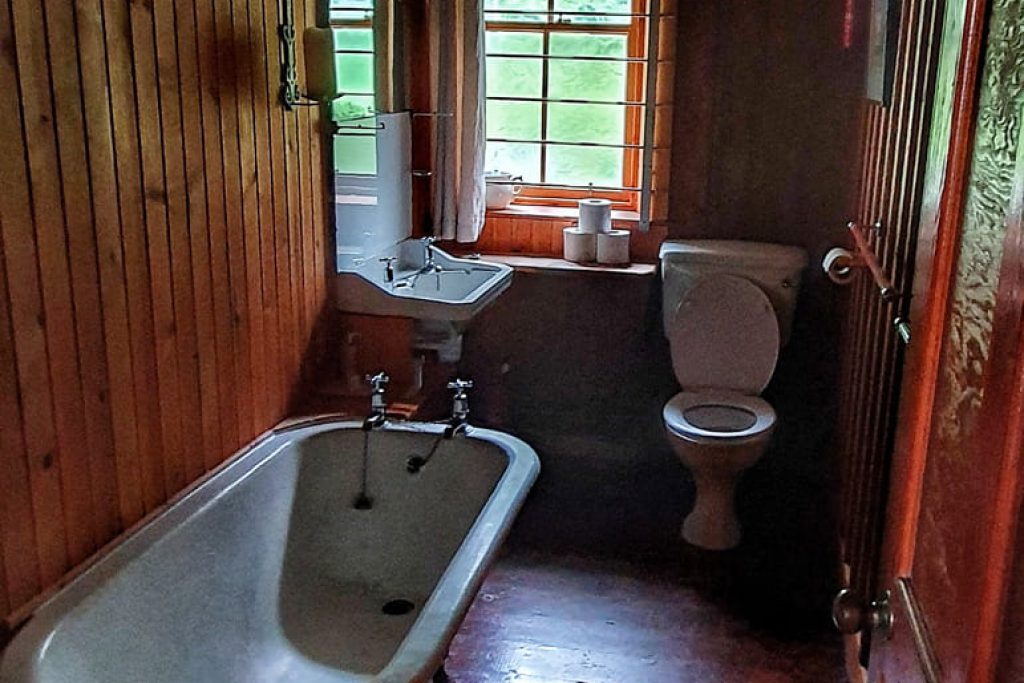 Loch side lodge in Scotland