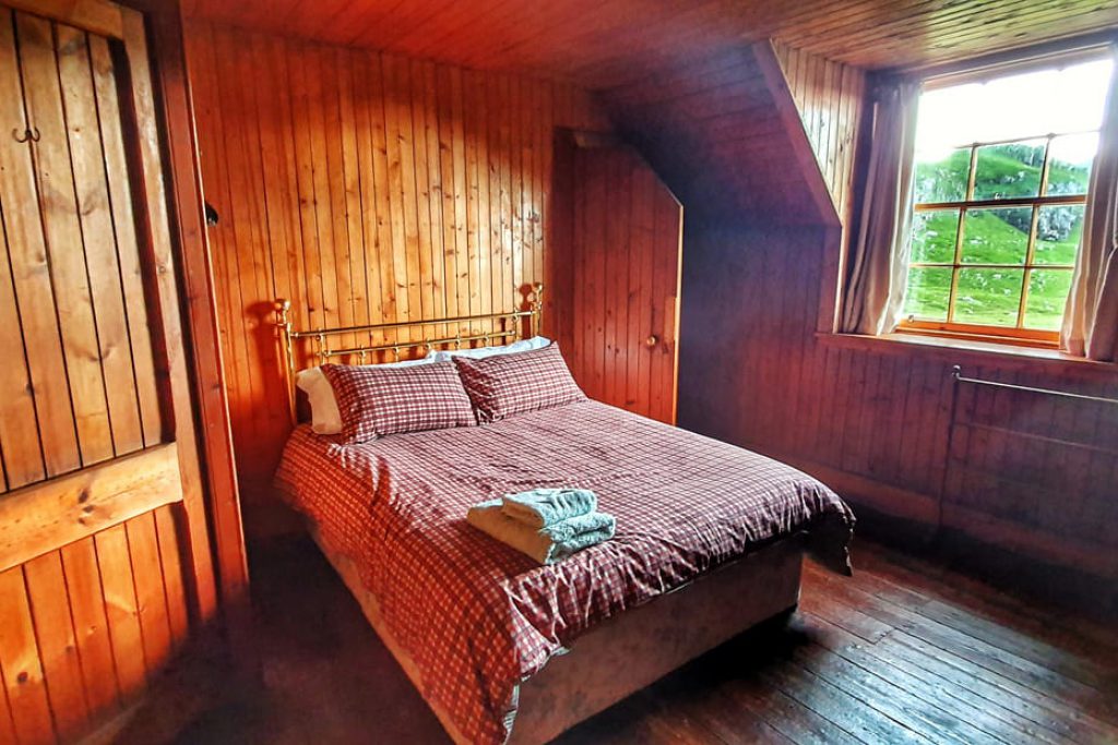 Secluded cottage to rent near Poolewe and Fionn Loch