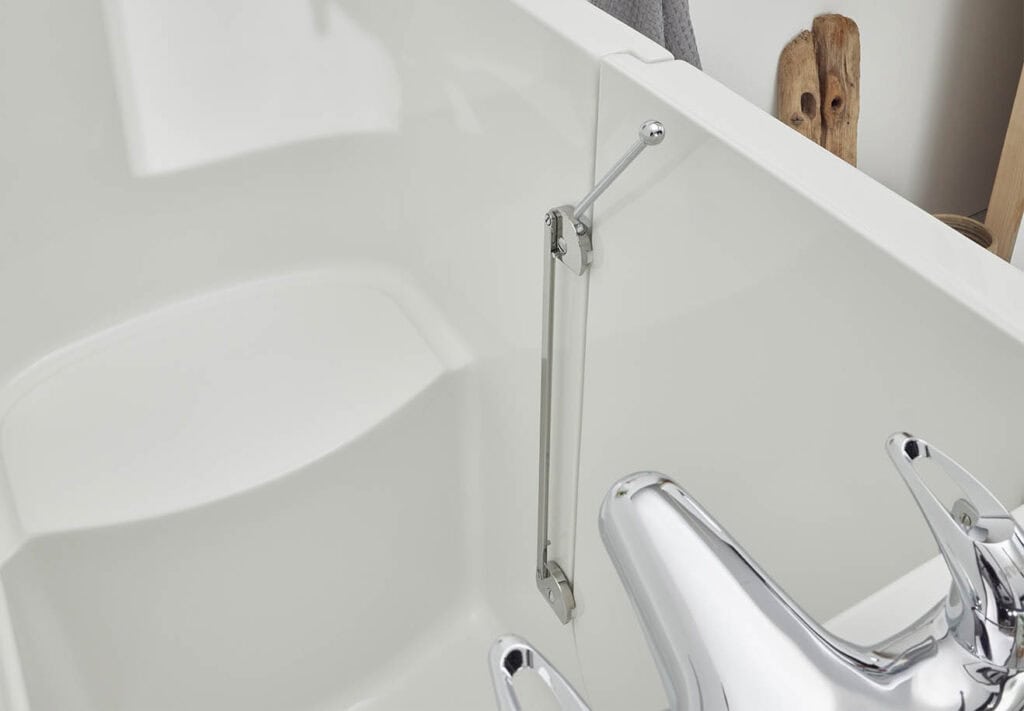 Walk-in bath Milano Ampio (Oregon) product image. Inside look of mechanism with opens and closes door.