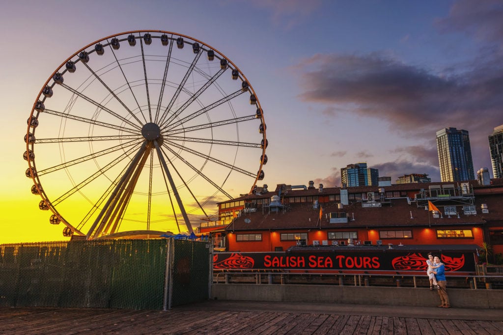 Couples engagement photos at Seattle wheel