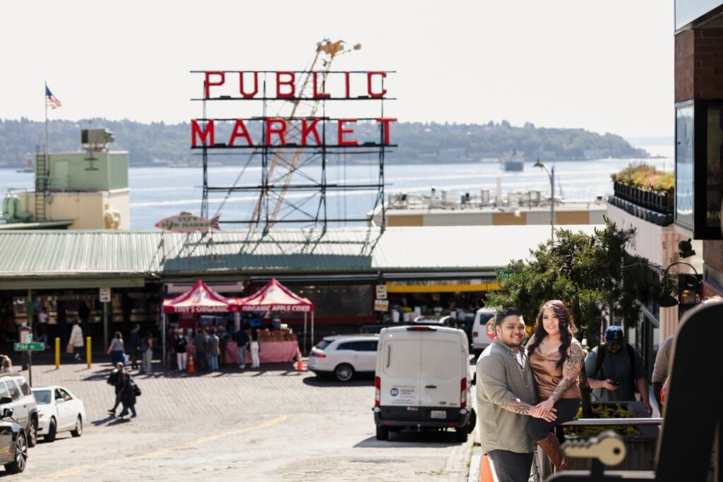 Pike Market Engagement Seattle Wedding Photographer Loc Le Films 015