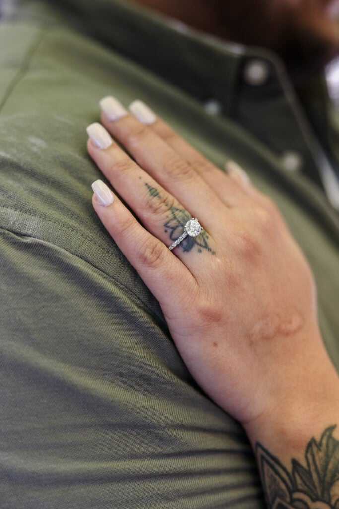 Pike Market Engagement Seattle Wedding Photographer Loc Le Films 030