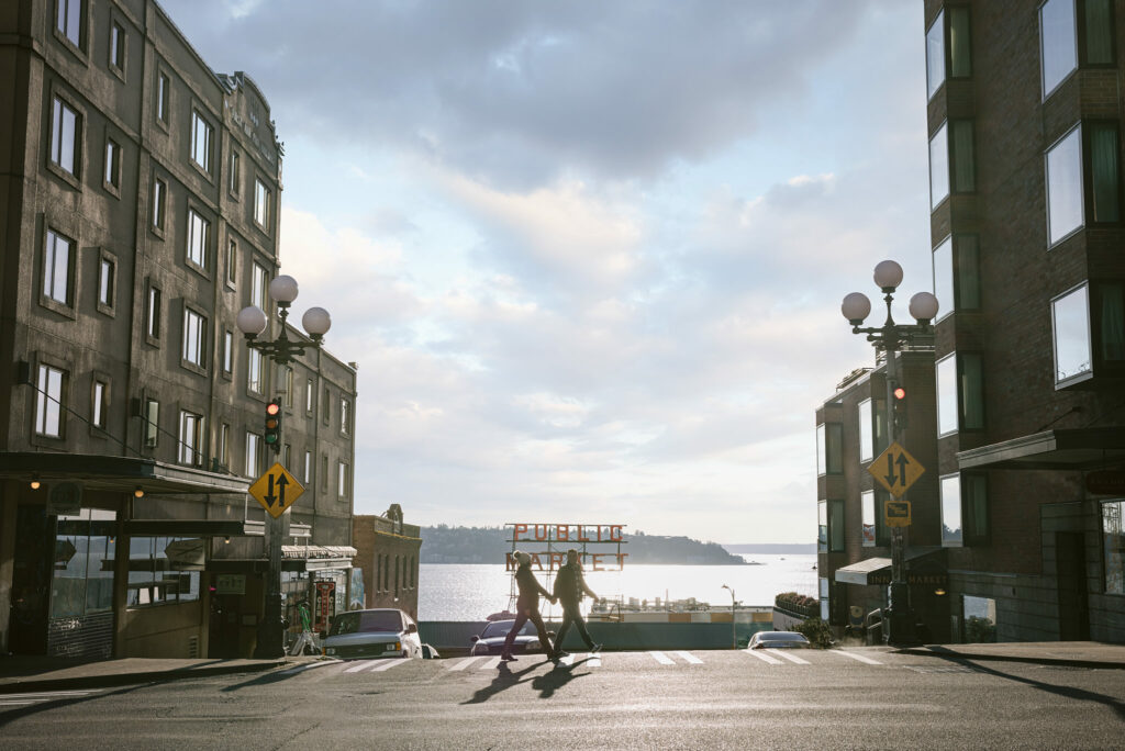 engagement photos at Pike Market