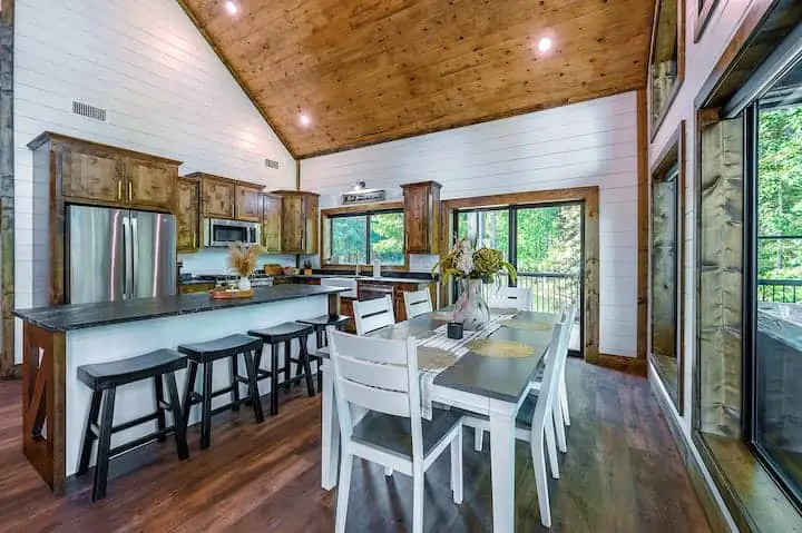Full kitchen image 1