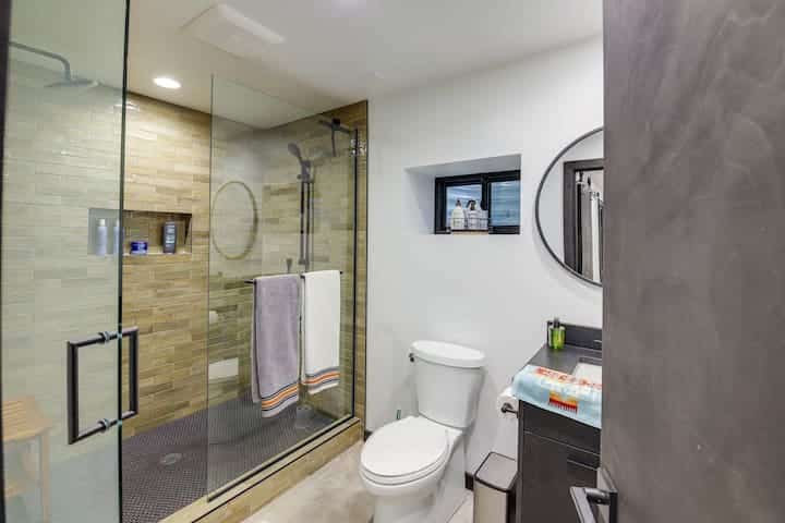 Full Bathroom | Complimentary Toiletries | Ground Floor