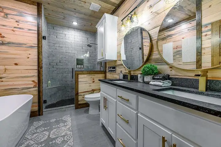 Full bathroom 2 image 1
