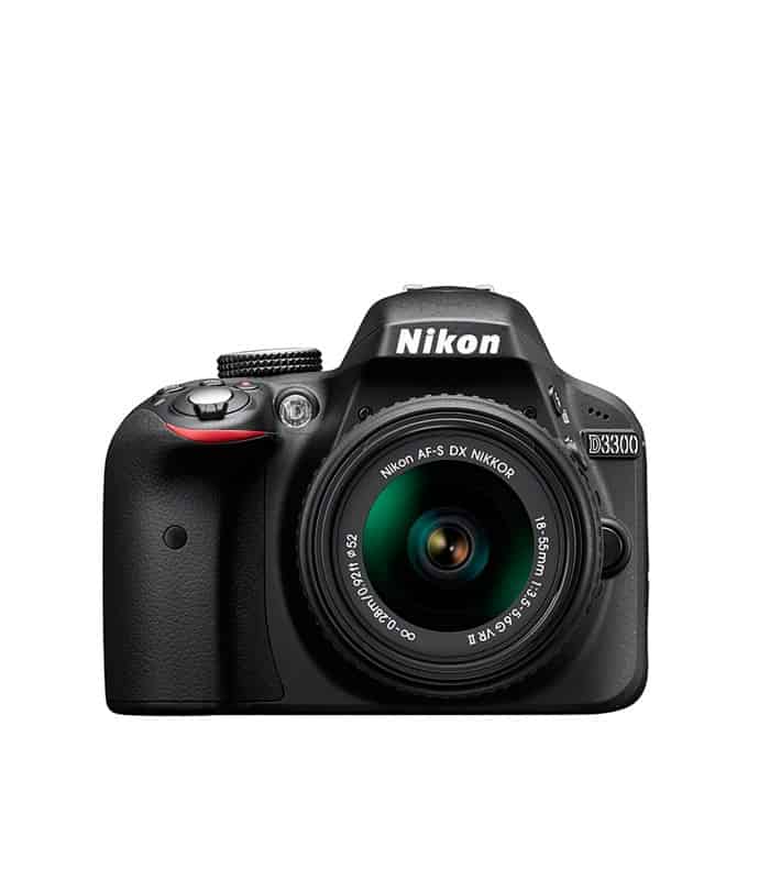 Appareil photo Nikon D3300 avec objectif 18-55mm, haute qualité pour la photographie.