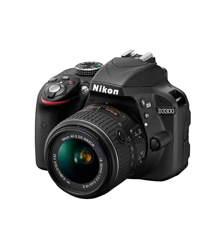 Caméra reflex Nikon D3300 avec objectif.