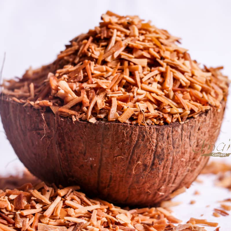 Noir, orange et brun, noix de coco râpée dans un bol en bois, texture naturelle, épices, décoration, style rustique, alimentation saine, image appétissante, concept culinaire, sélection de produits naturels, cuisine saine, alimentation équilibrée, ingrédients bio, vibes tropicales.