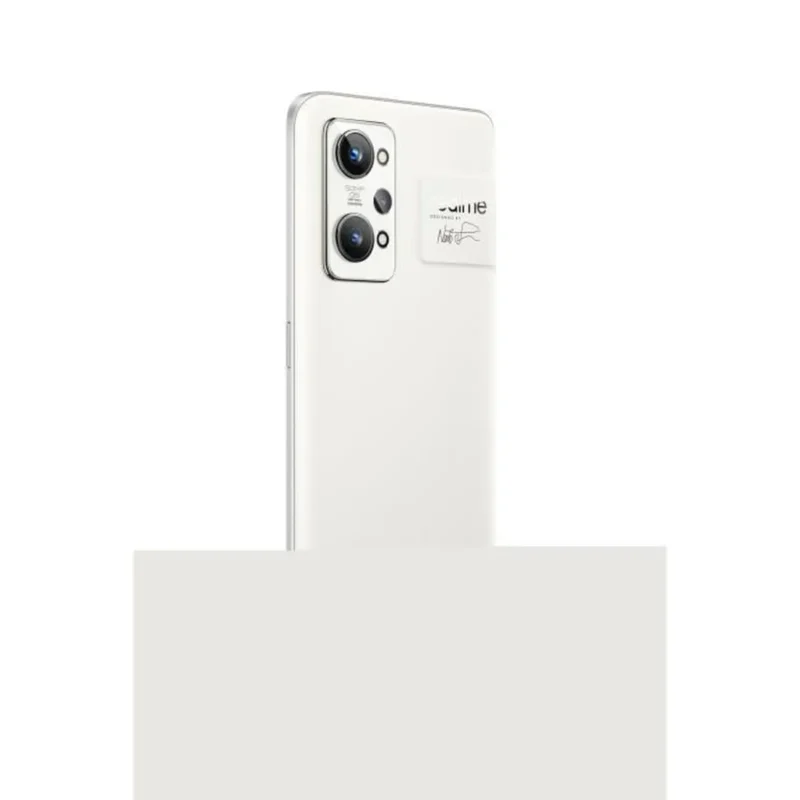 Smartphone blanc avec triple caméra, vue de dos, sur fond blanc.