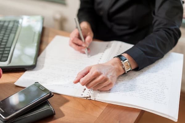 Marlies Wopereis van Lopende teksten uit Den Haag redigeert en herschrijft al uw teksten